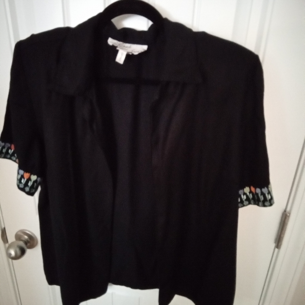 2-$10... Sarah Elizabeth Sz 14W Black Bolero Style Cardigan Embroidered Sleeves